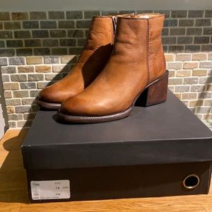 Sutro Clay Leather Heeled Boots
